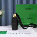 Bottega-Veneta-CASSETTE-Black.png