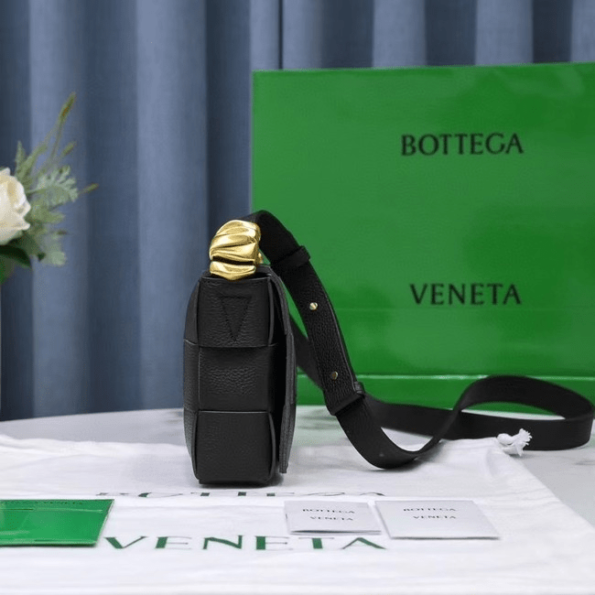 Bottega-Veneta-CASSETTE-Black-3.png