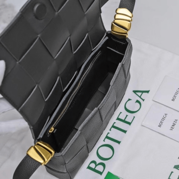 Bottega-Veneta-CASSETTE-Black-4.png