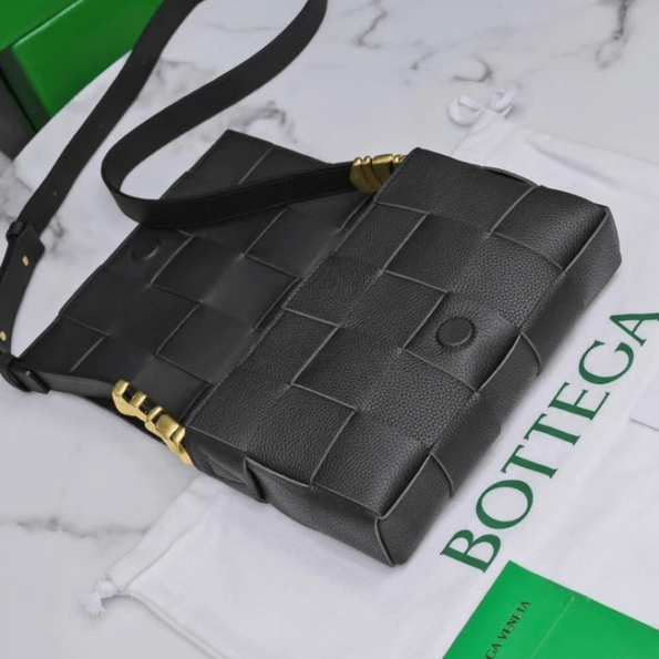 Bottega-Veneta-CASSETTE-Black-6.png