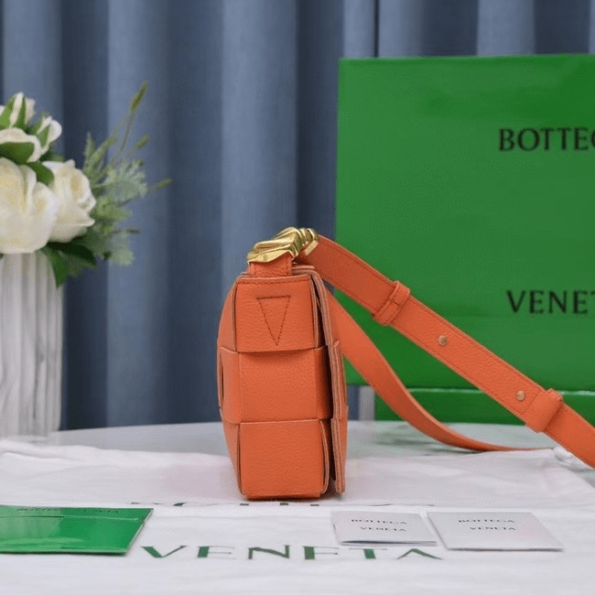 Bottega-Veneta-CASSETTE-Maple-2.png