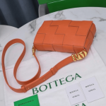 Bottega-Veneta-CASSETTE-Maple.png