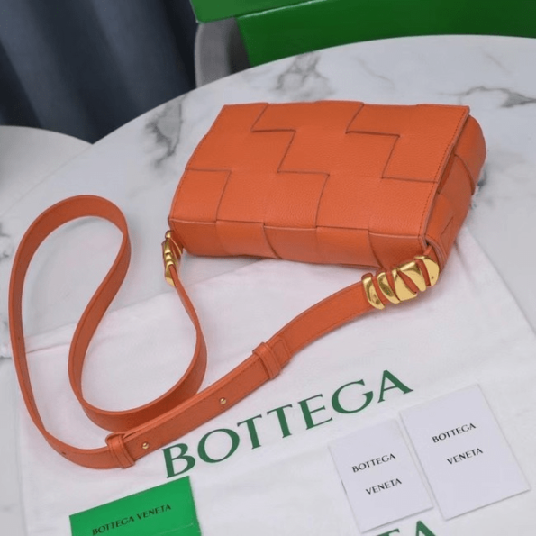 Bottega-Veneta-CASSETTE-Maple-4.png