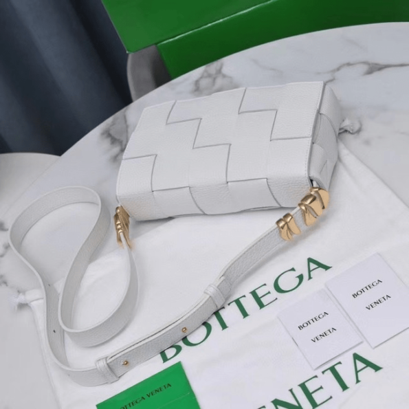 Bottega-Veneta-CASSETTE-White-2.png