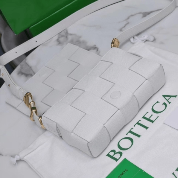 Bottega-Veneta-CASSETTE-White-4.png