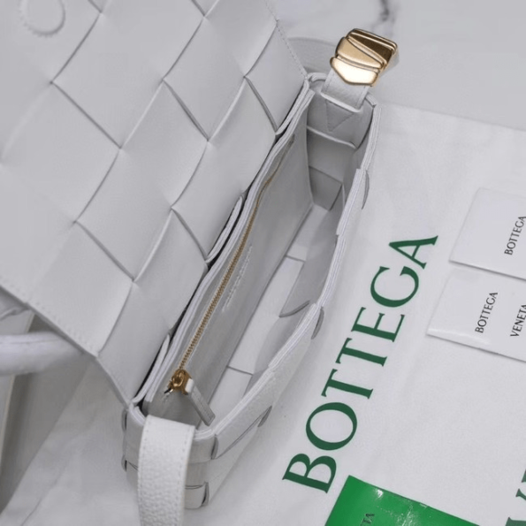 Bottega-Veneta-CASSETTE-White-7.png