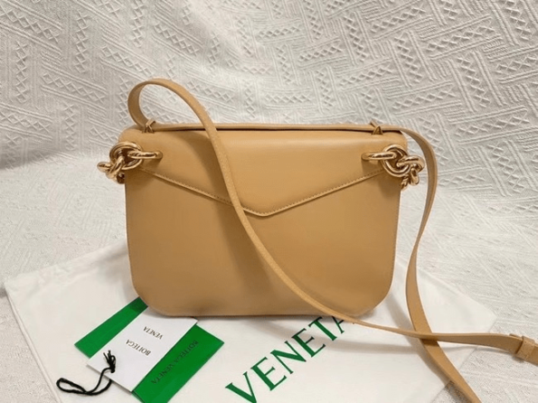 Bottega-Veneta-Mount-Almond-1.png