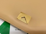 Bottega-Veneta-Mount-Almond.png