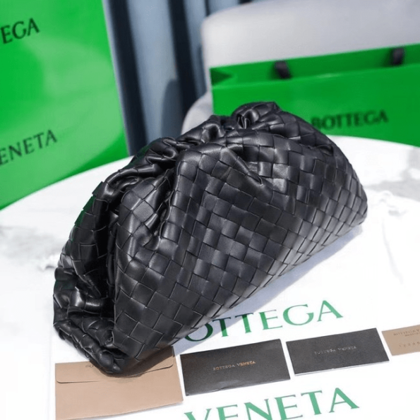 Bottega-Veneta-Pouch-Nero-1.png