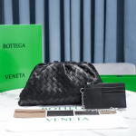 Bottega-Veneta-Pouch-Nero.png