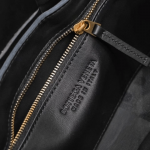 Bottega-Veneta-Pouch-Nero.png