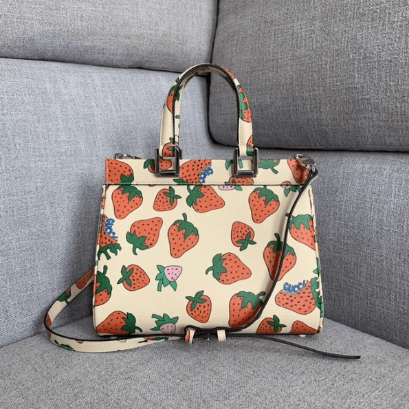 Gucci-Zumi-Straw-Berry-Print-Small-Top-Handle-Bag-1.png