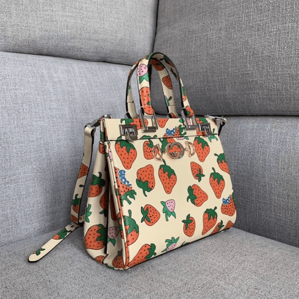 Gucci-Zumi-Straw-Berry-Print-Small-Top-Handle-Bag-2.png