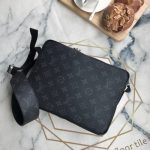 LV-Monogram-Bahia-Outdoor-Messenger-9.jpeg