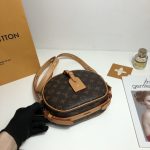 Louis-Vuitton-Boite-Chapeau-Souple-MM-Monogram-in-Brown.jpg