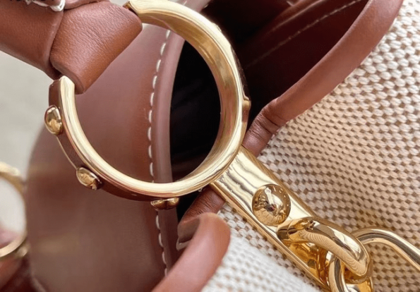 Louis-Vuitton-CAPUCINES-PM-Caramel-6.png