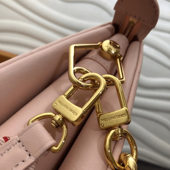 Louis-Vuitton-COUSSIN-PM-pink-5.png