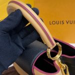 Louis-Vuitton-Capucines-MM-Black-Arizona-Beige.jpg