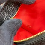 Louis-Vuitton-Capucines-MM-Noir-Rouge.jpg