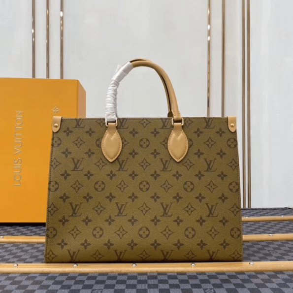 Louis-Vuitton-Disney-Onthego-Medium-Tote-Bag-2.png