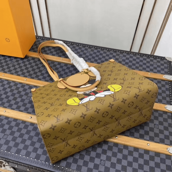 Louis-Vuitton-Disney-Onthego-Medium-Tote-Bag-3.png