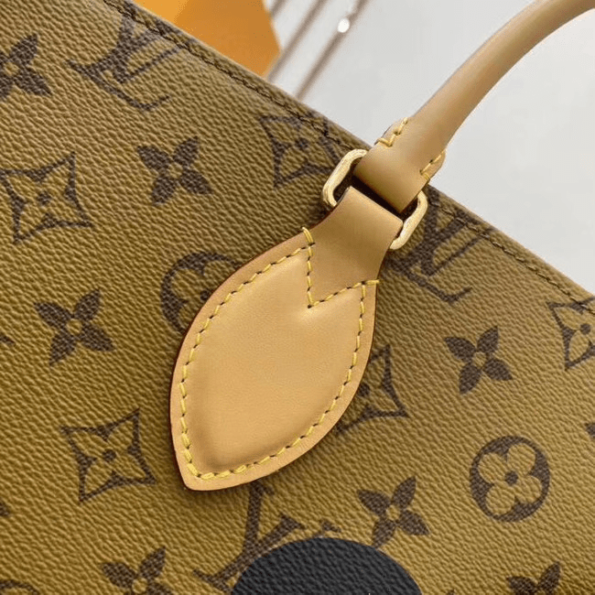 Louis-Vuitton-Disney-Onthego-Medium-Tote-Bag-6.png