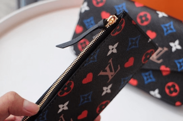 Louis-Vuitton-FELICIE-POCHETTE-Black-4.png