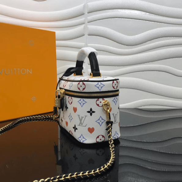 Louis-Vuitton-GAME-ON-VANITY-PM-1.png