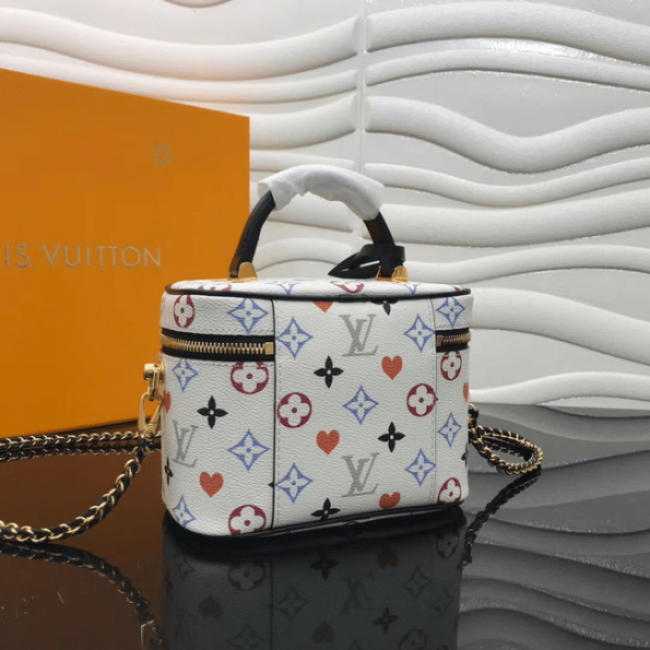 Louis-Vuitton-GAME-ON-VANITY-PM-2.png