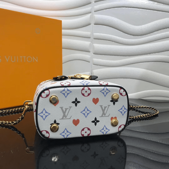 Louis-Vuitton-GAME-ON-VANITY-PM-3.png