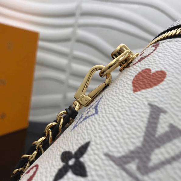 Louis-Vuitton-GAME-ON-VANITY-PM-4.png