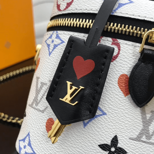 Louis-Vuitton-GAME-ON-VANITY-PM-5.png