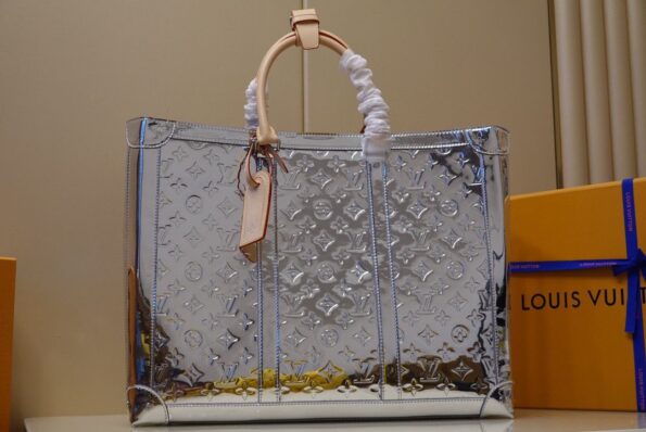 Louis-Vuitton-Monogram-Vernis-Sac-Plat-Tote-Bag-Patent-Leather-Silver.jpg