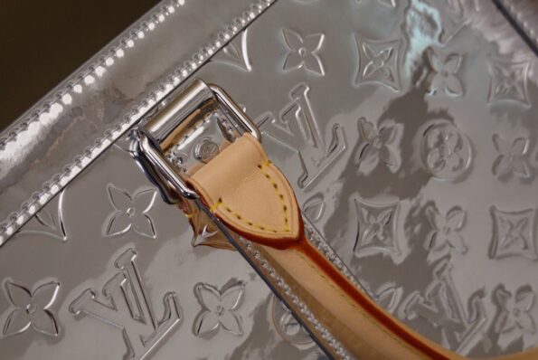 Louis-Vuitton-Monogram-Vernis-Sac-Plat-Tote-Bag-Patent-Leather-Silver-6.jpg