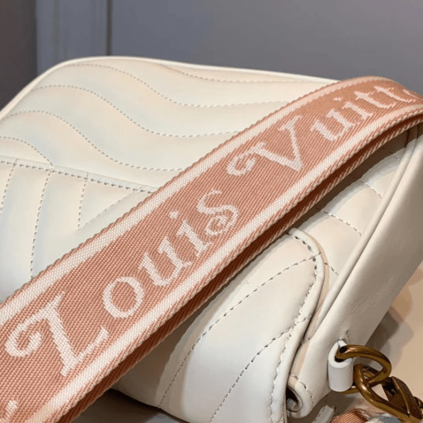 Louis-Vuitton-New-Wave-Shoulder-Bag-White-5.png