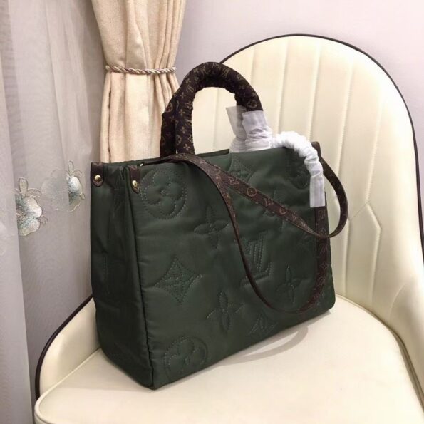 Louis-Vuitton-ONTHEGO-GM-Green-1.jpg