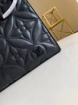 Louis-Vuitton-ONTHEGO-Leather-Bag-Black.jpg