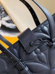 Louis-Vuitton-ONTHEGO-Leather-Bag-Black.jpg