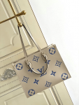 Louis-Vuitton-ONTHEGO-MM-Cream-and-Blue.png