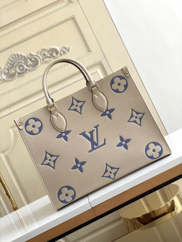 Louis-Vuitton-ONTHEGO-MM-Cream-and-Blue.png