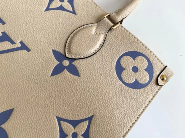 Louis-Vuitton-ONTHEGO-MM-Cream-and-Blue-6.png