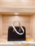 Louis-Vuitton-ONTHEGO-Monogram-Cameo-MM-Black.jpg