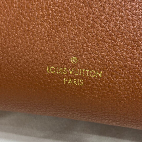 Louis-Vuitton-On-My-Side-PM-Caramel-14.jpg