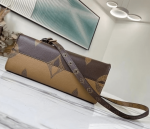 Louis-Vuitton-Onthego-medium-tote-bag-Brown.png