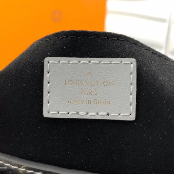 Louis-Vuitton-PETIT-SAC-PLAT-Grey-4.png