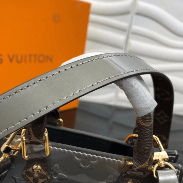 Louis-Vuitton-PETIT-SAC-PLAT-Grey-7.png