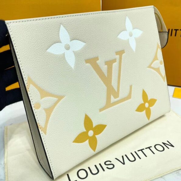 Louis-Vuitton-POCHETTE-VOYAGE-MM-Cream-Saffron-2.jpg