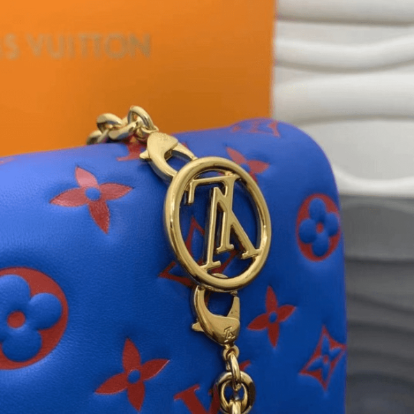 Louis-Vuitton-Pochette-Coussin-Blue-Red-4.png