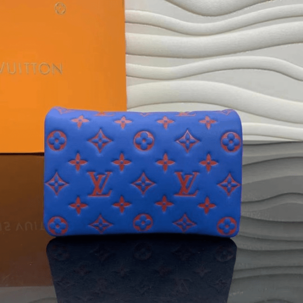 Louis-Vuitton-Pochette-Coussin-Blue-Red-5.png