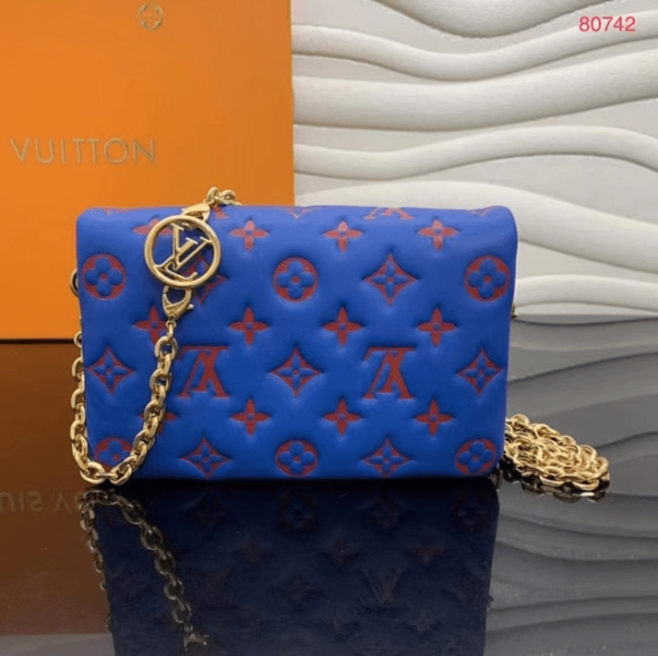 Louis-Vuitton-Pochette-Coussin-Blue-Red.png